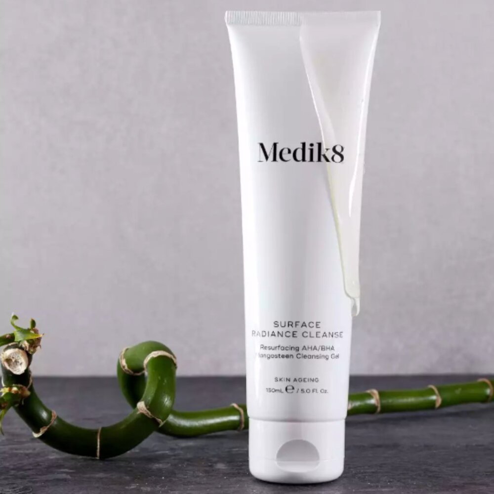❣️2/$36 NEW Medik8 Surface Radiance Cleanse Resurfacing Gel Full Size $27.00 - Picture 4 of 14